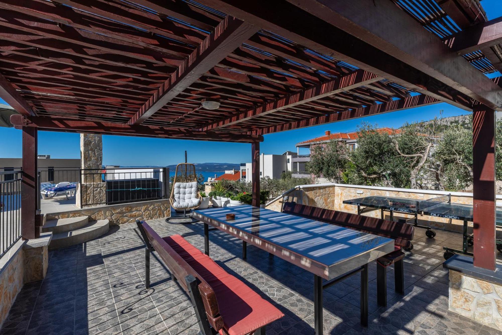 Family Friendly With A Swimming Pool - 22975 * Makarská