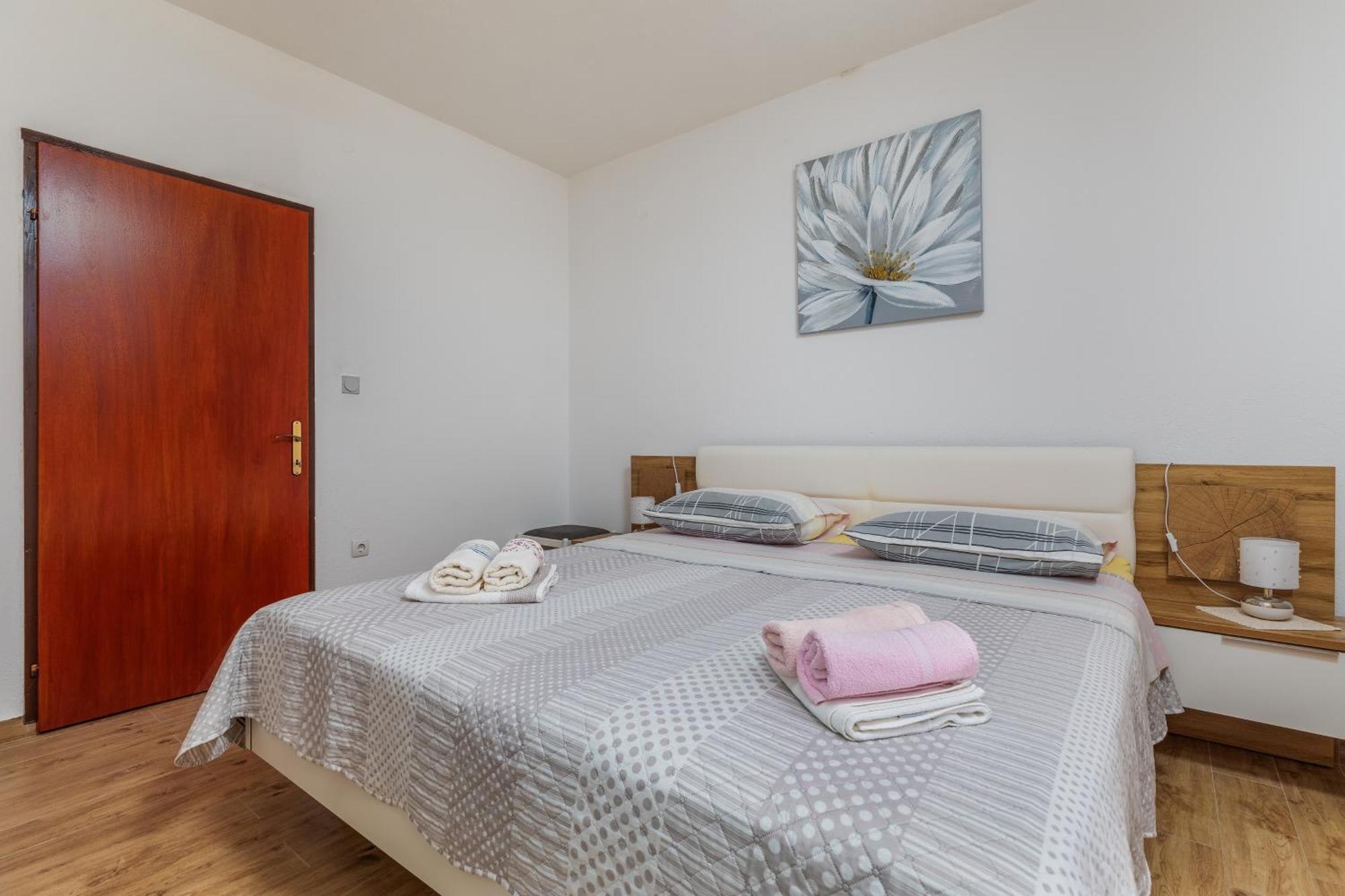 Family Friendly With A Swimming Pool - 22975 Apartmán