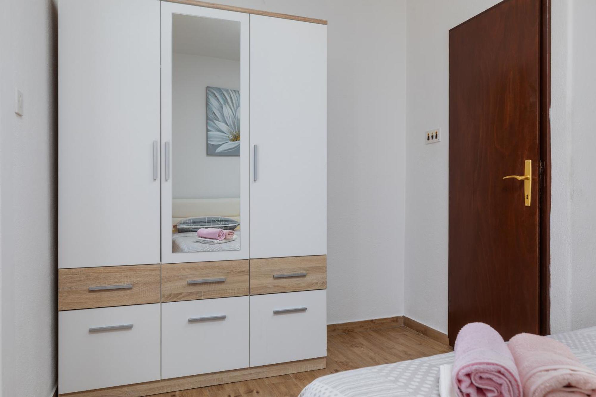 Apartmán Family Friendly With A Swimming Pool - 22975 Makarská