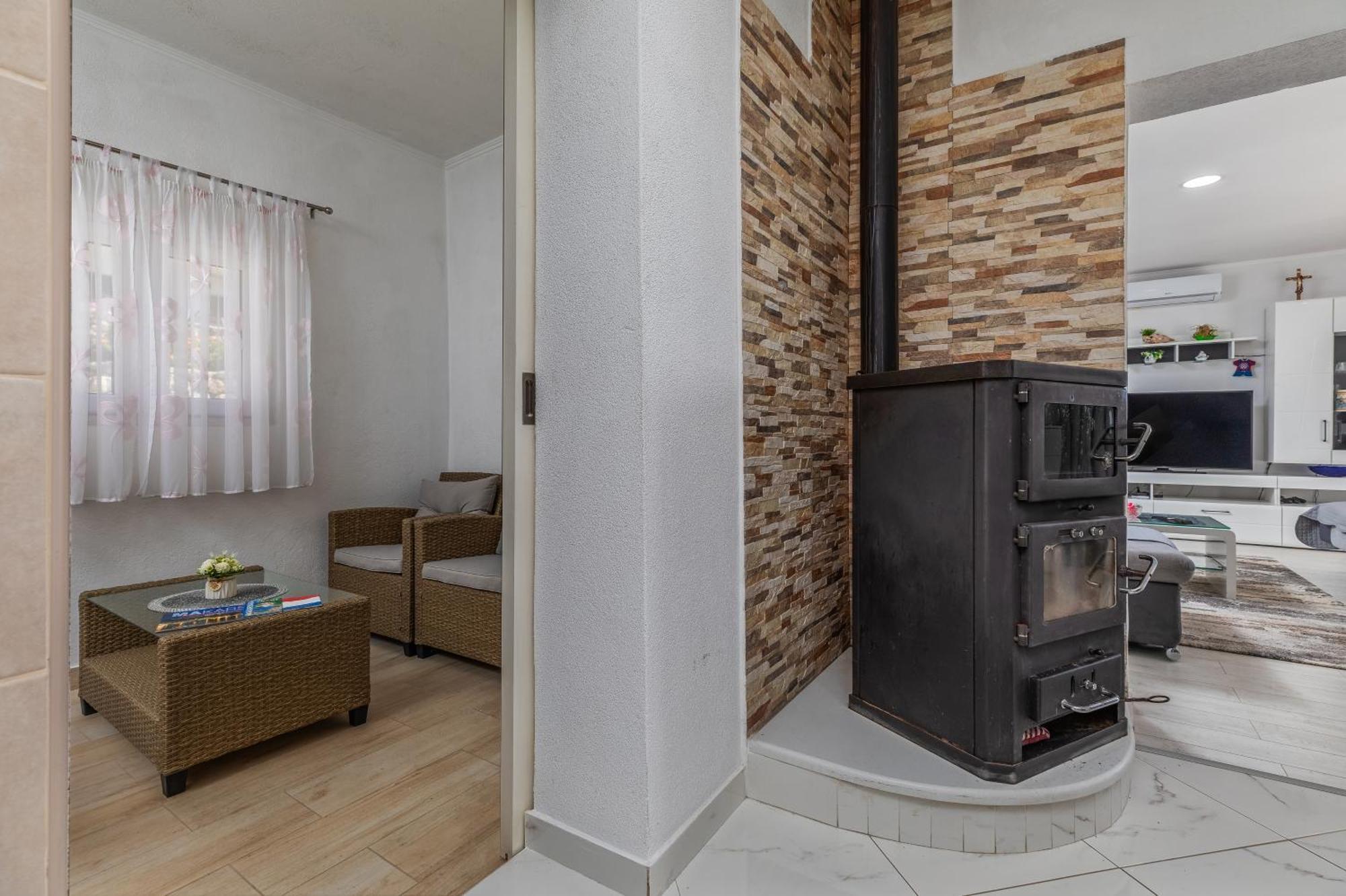 Family Friendly With A Swimming Pool - 22975 * Makarská