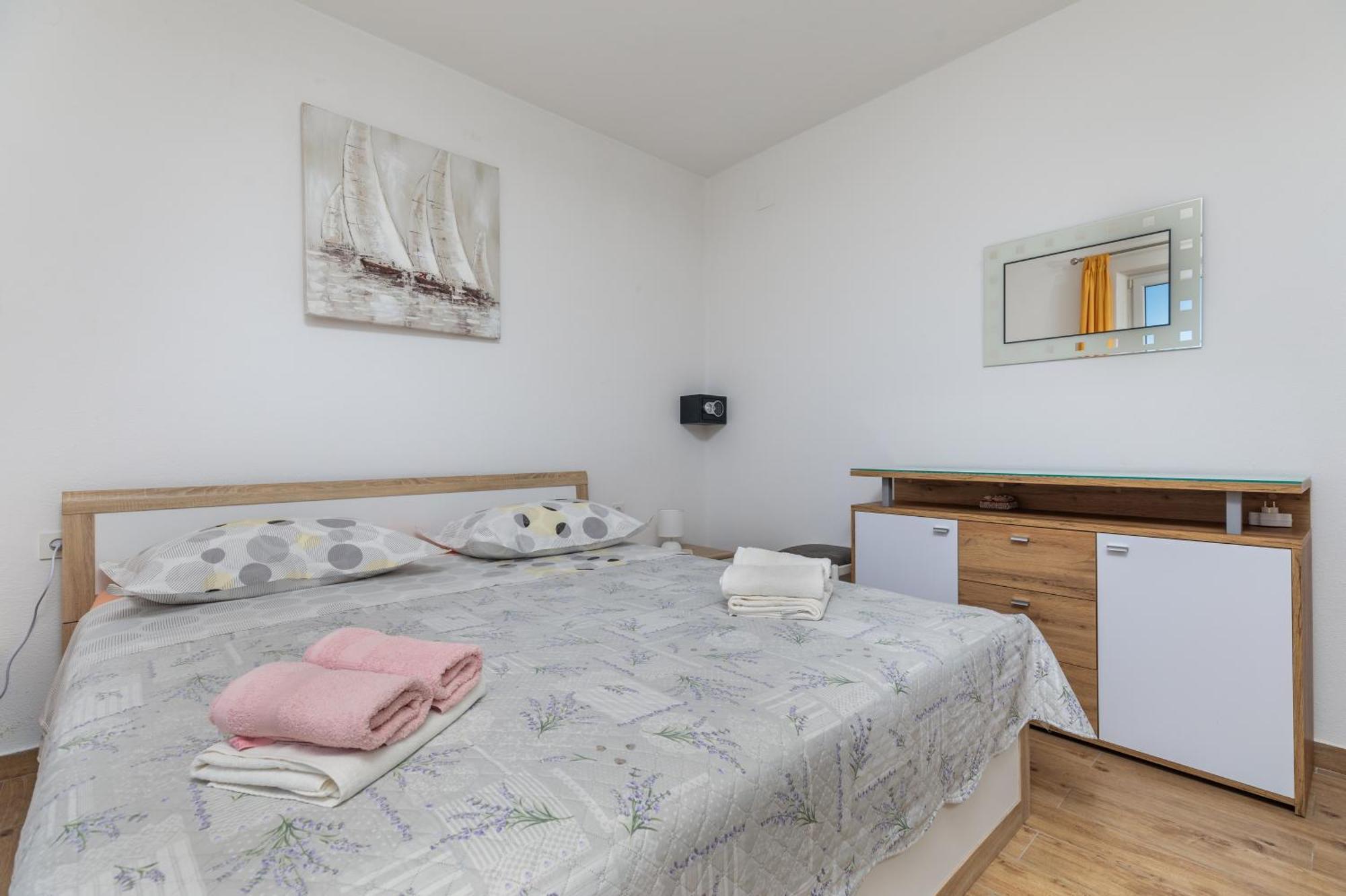 Apartmán Family Friendly With A Swimming Pool - 22975 Makarská