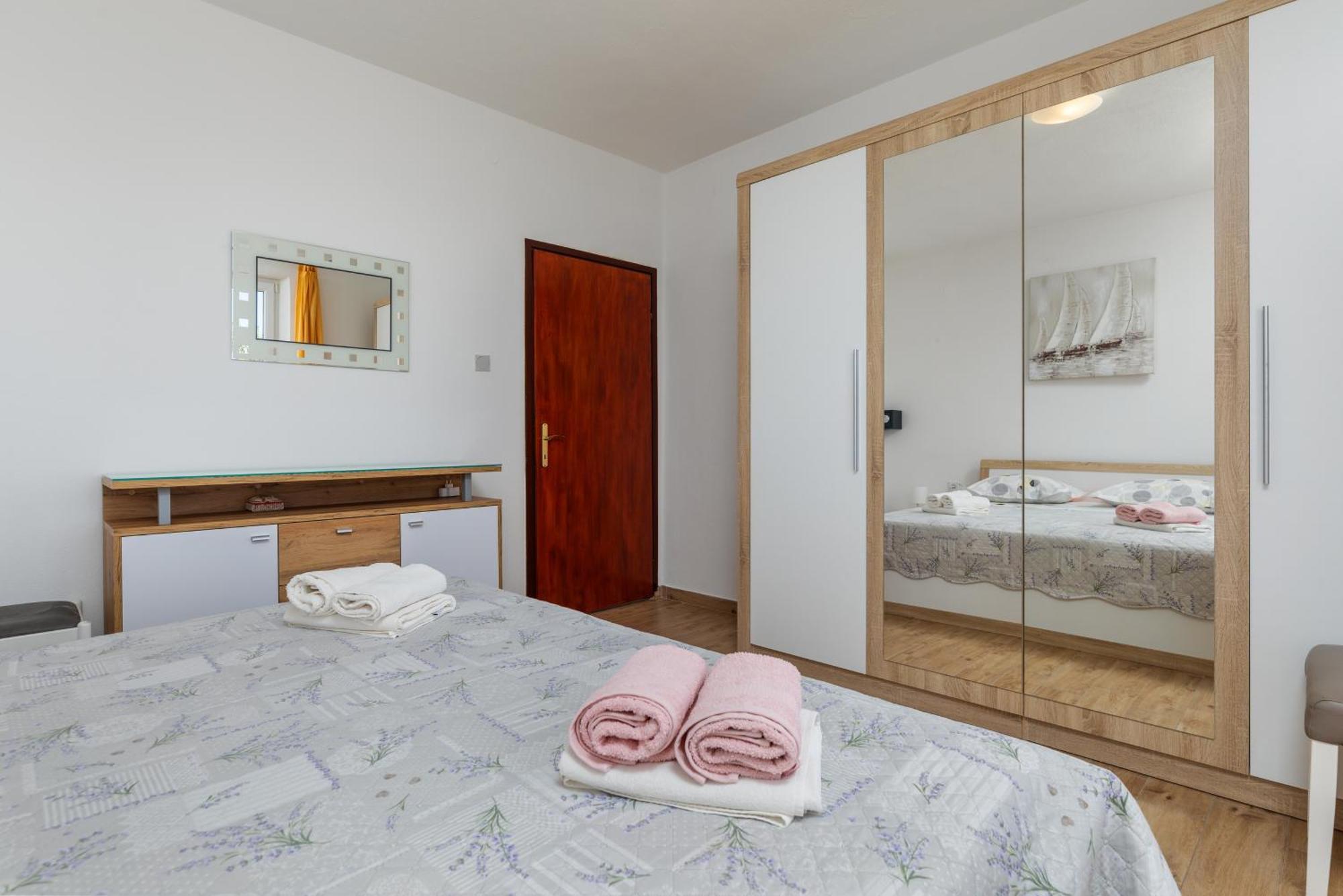 Family Friendly With A Swimming Pool - 22975 Apartmán
