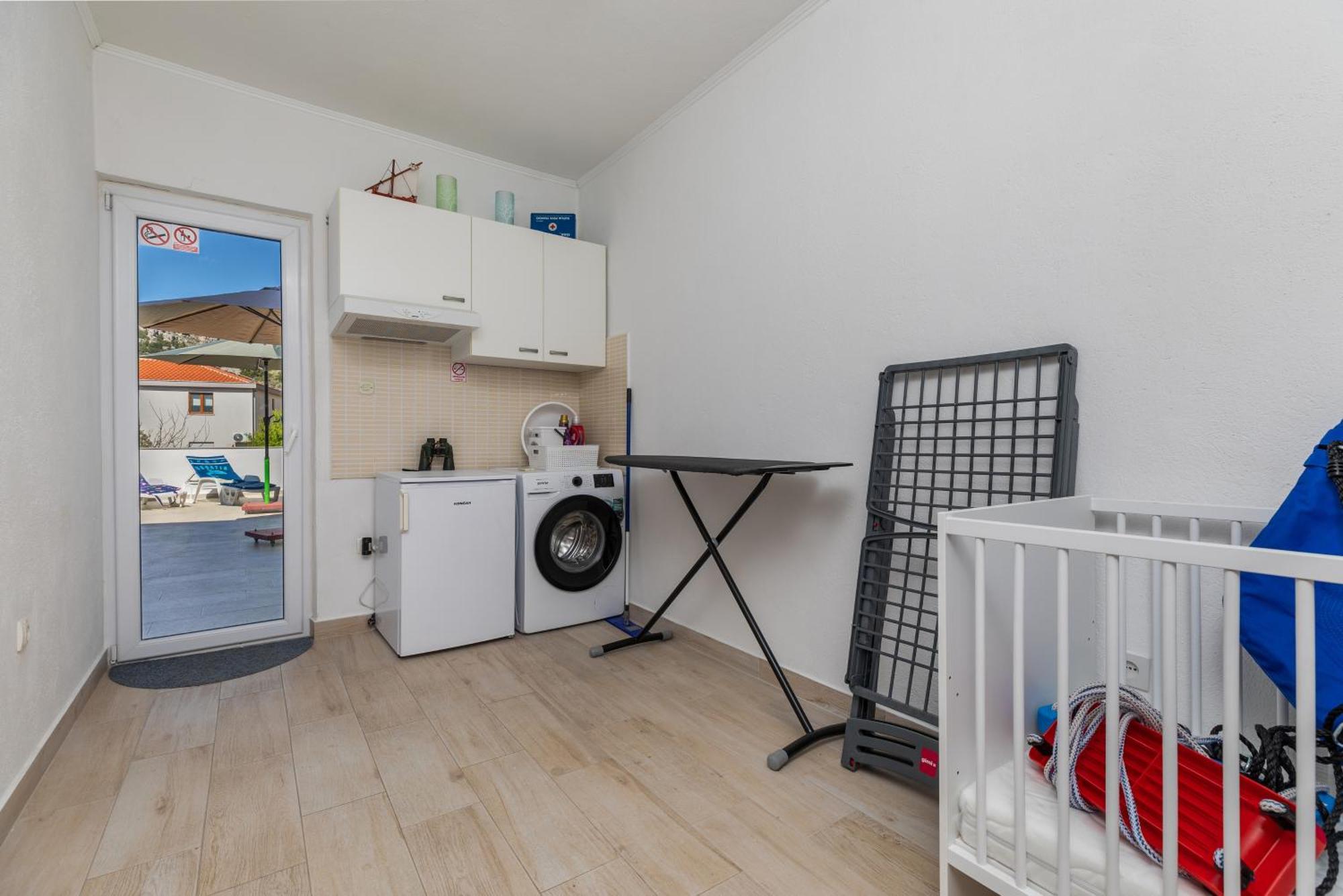 Apartmán Family Friendly With A Swimming Pool - 22975 Makarská