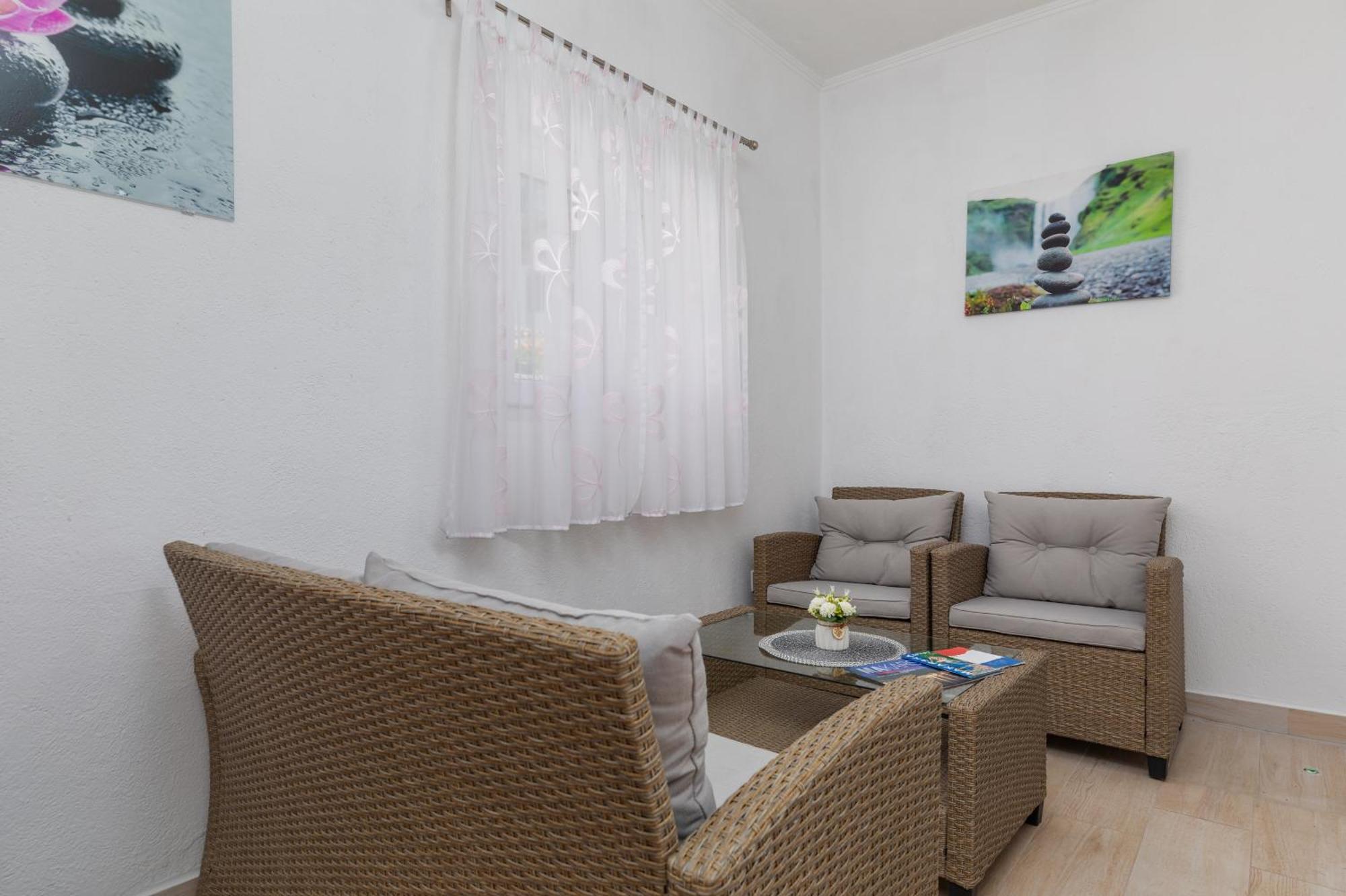 Family Friendly With A Swimming Pool - 22975 Apartmán *